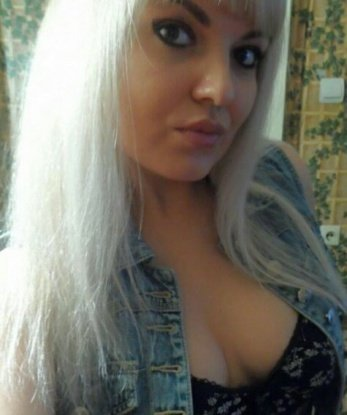 Неотразимая брюнетка приглашает к себе. Могу быть нежной и ласковой, а могу порвать постель страстью. Ты выбираешь, я исполню! 6873, 25 лет